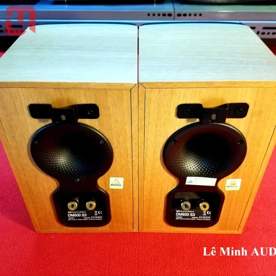 Loa Bookshelf B&W DM600 S3