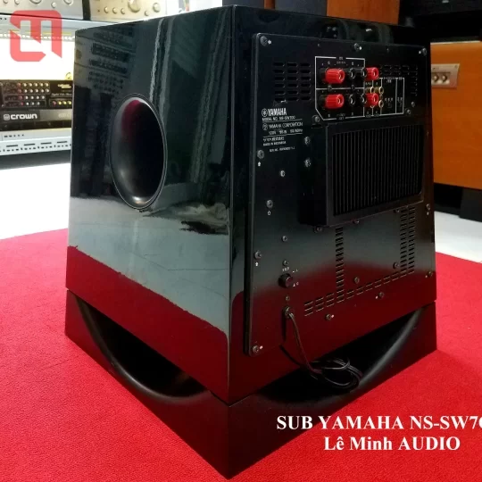 Sub điện YAMAHA NS-SW700 màu Đen PIANO